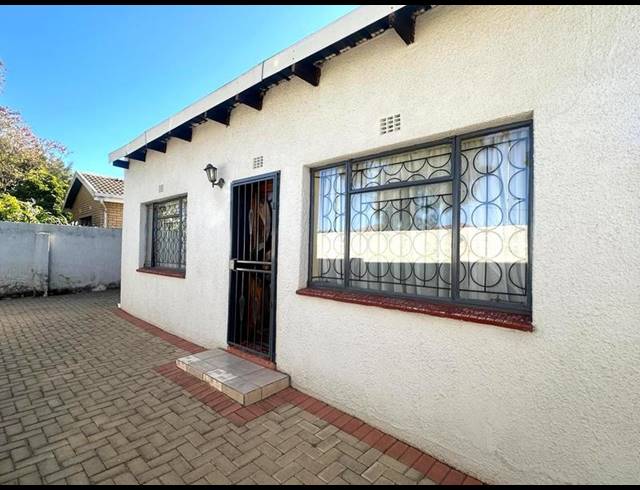 2 BEDROOM HOUSE FOR SALE IN MOROKA